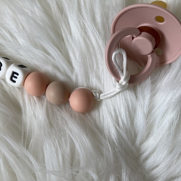 ‘Babe’ pacifier clip never used - Picture 3 of 6